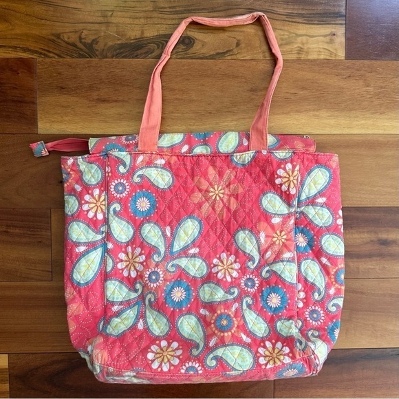 Emma & Chloe Paisley Floral Quilted Tote - Picture 7 of 12
